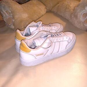 Women’s Adidas Cloudfoam Comfort Size 8 Barely Worn Shoes